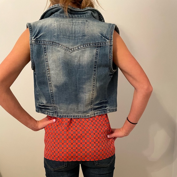 Wallflower Sleeveless Jean Vest Size - Small - Picture 2 of 6
